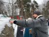 Депутаты и жители района Царицыно возложили цветы к памятному камню защитникам Отечества в парке «Сосенки»