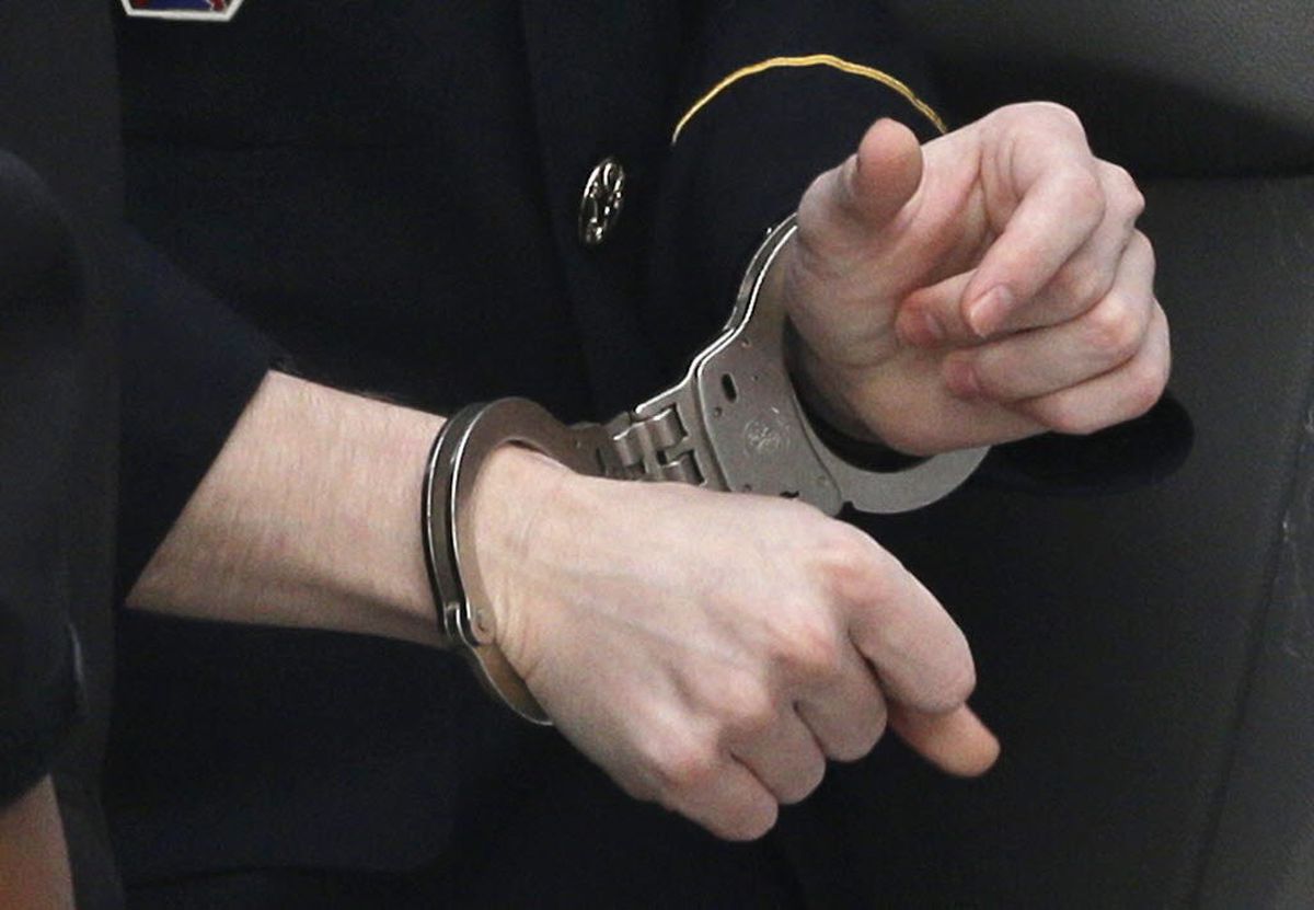 handcuffs-3jpg-3bf3cd1c0310f3bc