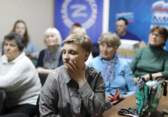 Аппарат Совета депутатов МО Царицыно организовал мастер-класс по плетению маскировочных сетей — фото-видеорепортаж